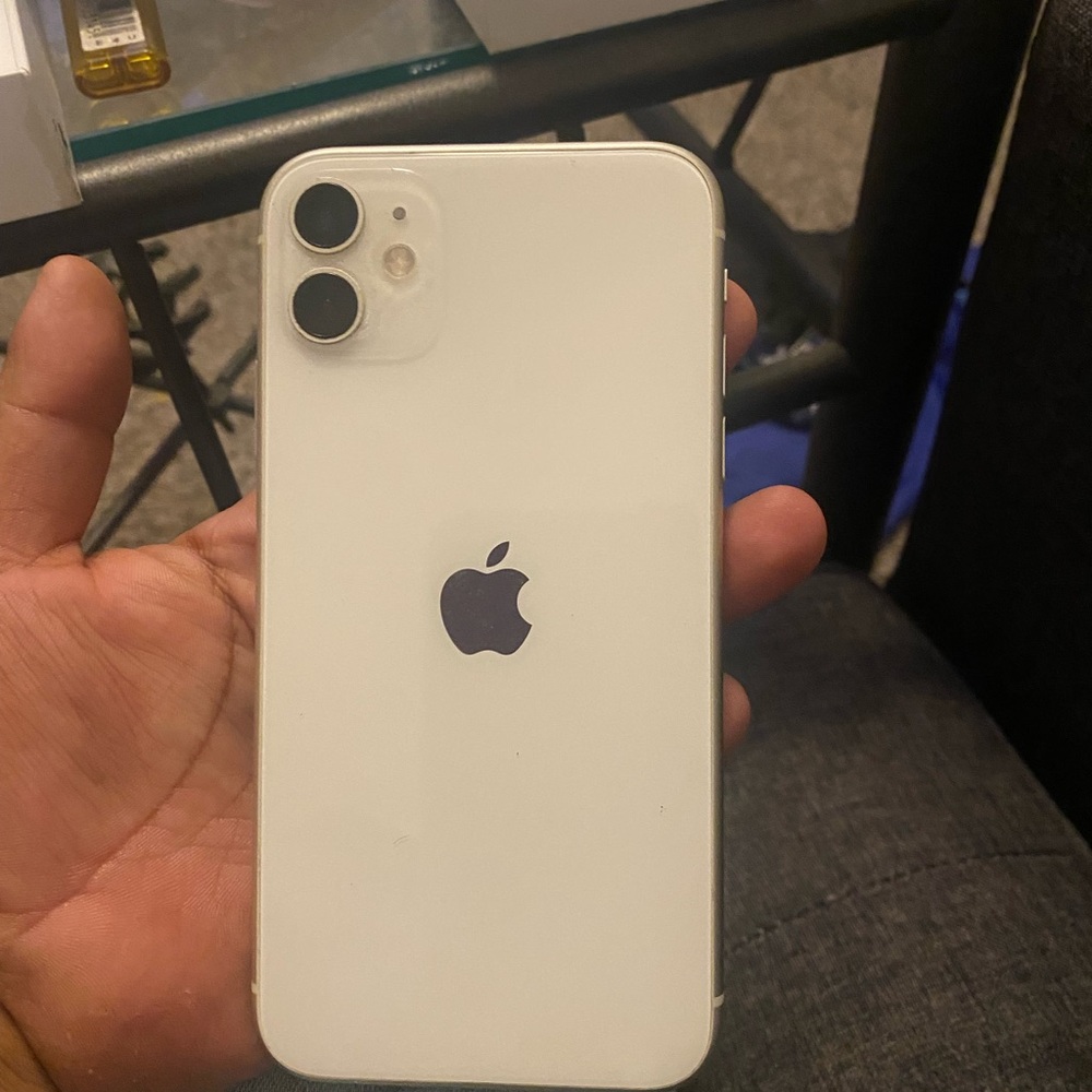 iPhone 11 white